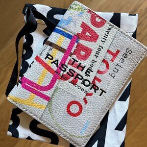Marc Jacobs - The Passport Case
